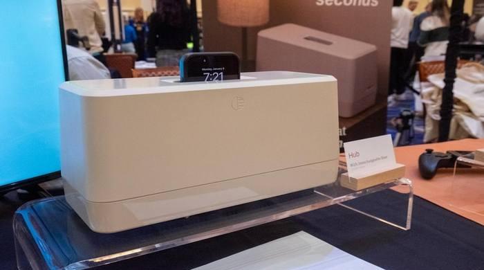 Swippitt Hub: Instant mobile charging toaster that charges phones in two seconds