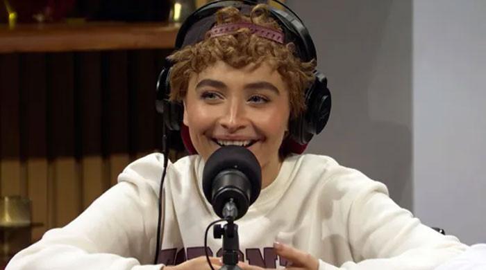 Sabrina Carpenter makes 'SNL' return with surprising cameo