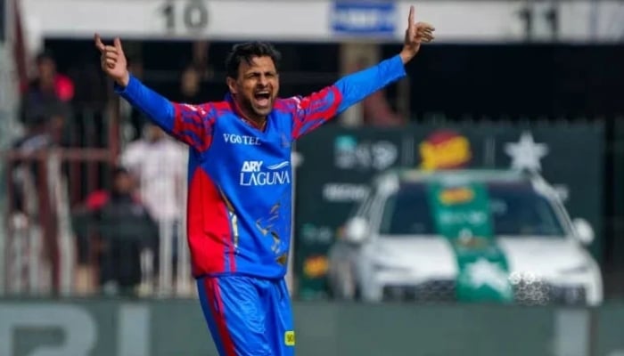 Karachi Kings Shoaib Malik in action during PSL 2024 match against Peshawar Zalmi on February 21, 2024. — PSL