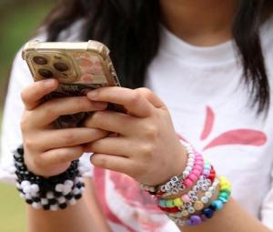 UK mulls Australia-style ban on social media for children