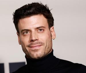 Who slid into ‘Heated Rivalry' star François Arnaud DMs?