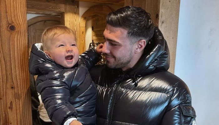 The proud father gave fans an inside look at Bambis Jelly cat-themed party