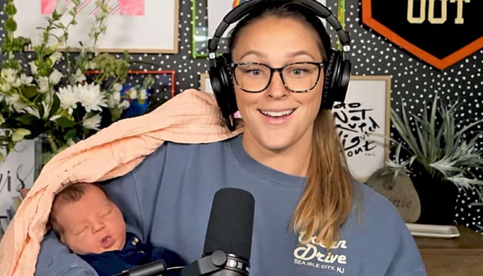 Kylie Kelces little one makes special appearance at Not Gonna Lie show