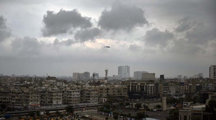 Karachi shivers as temperature plunges to 7.4°C after rain