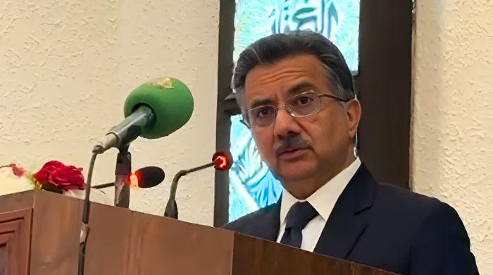 HBL chairman urges civil servants to 'operate on merit'