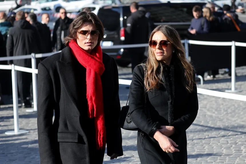 Elizabeth and Damian Hurley                                                                                                                        Source: Yara Nardi/Reuters