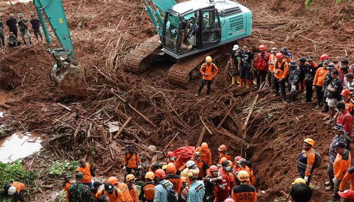 Indonesian rescue members search for victims at the site of a landslide, which hit Cibeunying village on November 13, in Cilacap, Central Java province, Indonesia, on November 15, 2025.— Reuters