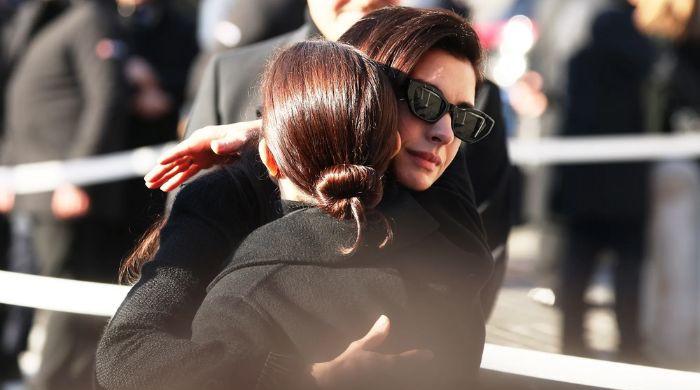 Valentino's ‘muse' Anne Hathaway leads mourners at star-studded funeral