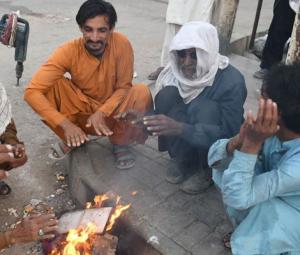 Karachiites quiver as mercury drops to chilling 6.2°C — lowest this winter