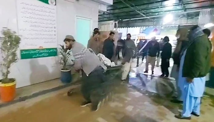 Injured being shifted to District Headquarter Trauma Centre in Dera Ismail Khan after suicide blast targets wedding at peace committee leader near Qureshi Mor, DI Khan, Khyber Pakhtunkhwa , January 23, 2026. — Screengrab via video/Reporter