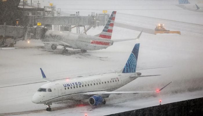 Winter storm grounds record 11,000 flights across US