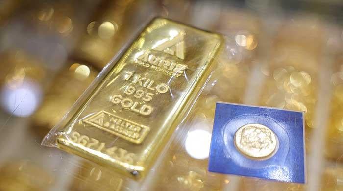 Gold rushes past $5,000 to record high on safe-haven rush