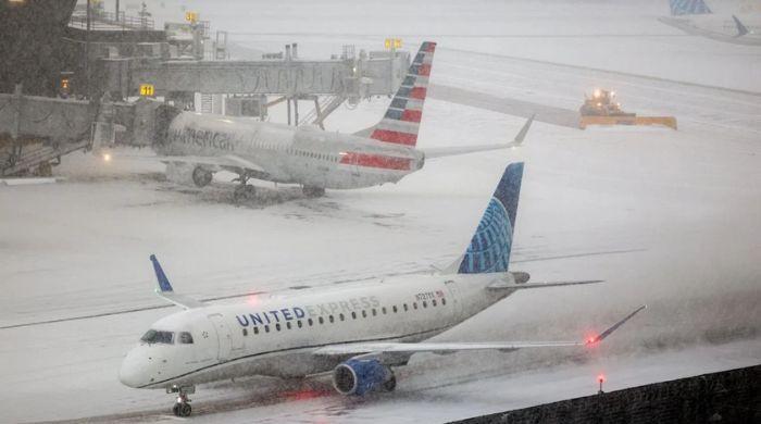 Winter storm grounds record 11,000 flights across US