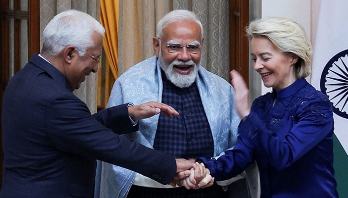 European Council President Antonio Costa, European Commission President Ursula von der Leyen and Indian Prime Minister Narendra Modi hold hands in New Delhi, India on January 27, 2026. — Reuters