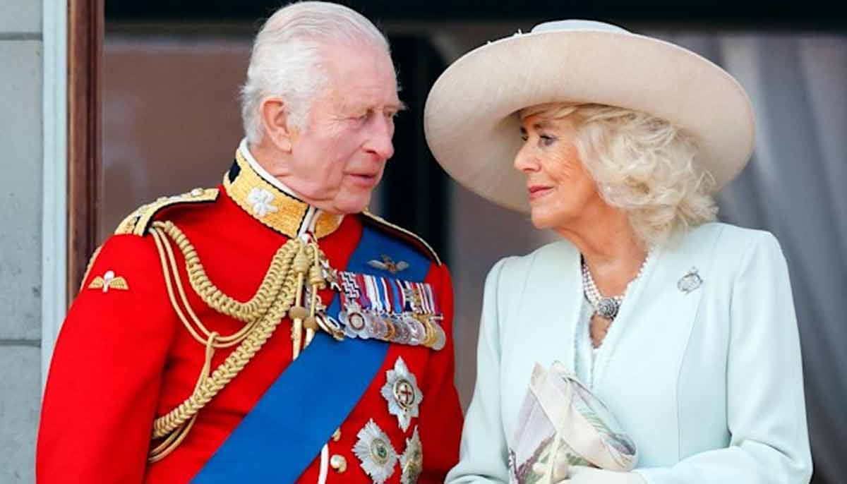 King Charles, Queen Camilla return to Bruckingham Palace with tears