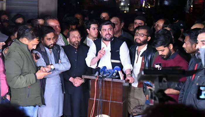 Sindh Governor Kamran Khan Tessori talks to the media about rescue operation on January 19, 2026 outside fire-hit Gul Plaza shopping centre. Muttahida Qaumi Movement-Pakistan senior leader Dr Farooq Sattar is also present. — APP