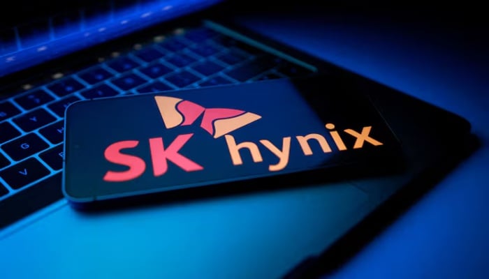 Samsung, SK Hynix warn chip shortage for PCs, phones will intensify in 2026 due to AI boom