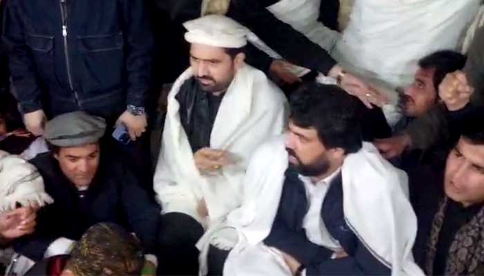 Khyber Pakhtunkhwa Chief Minister Sohail Afridi stages a sit-in along with PTI lawmakers and workers near Adiala jail in Rawalpindi on January 29, 2026. — Screengrab via Geo News
