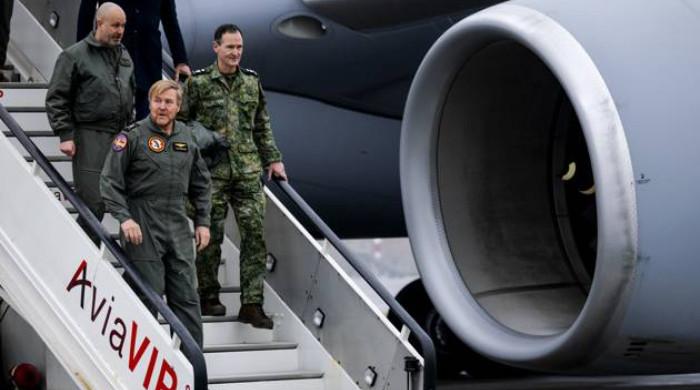  King Willem-Alexander witnesses a critical moment in action