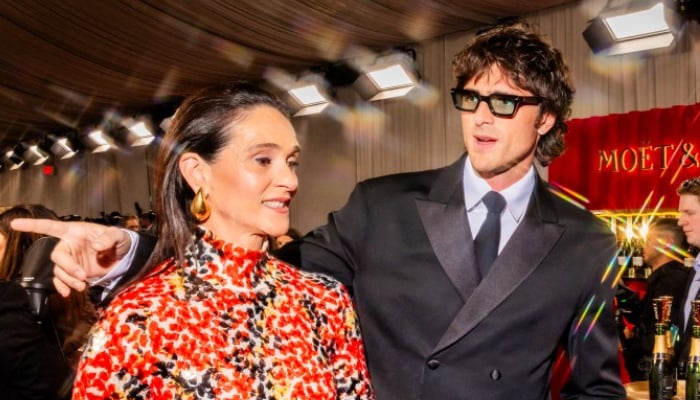 Jacob Elordi sends fans into frenzy after sweet moment at the red-carpet with mom