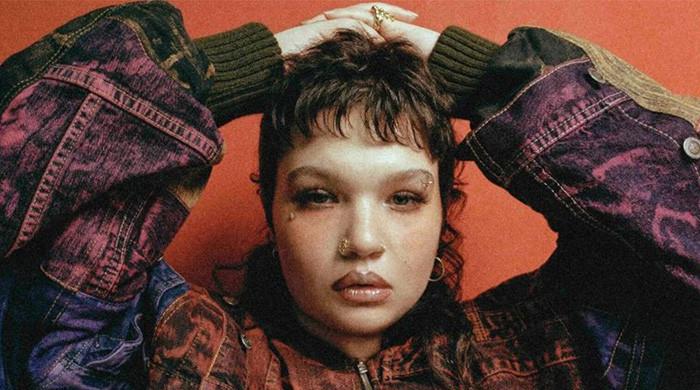 Lola Young returns to stage with health update after onstage collapse