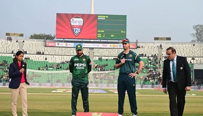 Pakistans captain Salman Ali Agha pictured alongside Australian skipper during 3rd T20I at Lahores Gaddafi Stadium on February 1, 2026. — PCB