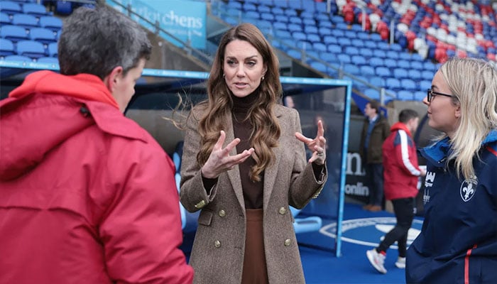 Princess Kate helps volunteers with mental health