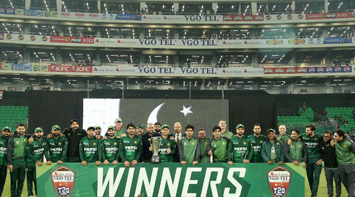 Pakistan complete T20I series sweep with crushing win over Australia