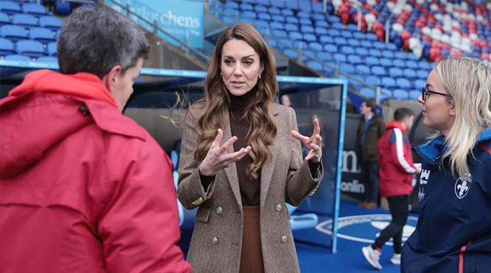 Princess Kate helps volunteers with mental health