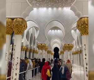 Sheikh Zayed Grand Mosque sets visitor record in 2025