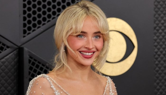 Fans react to Sabrina Carpenters Grammys 2026 look