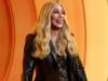 Cher steals the show at Grammys with hysterical onstage fumble 