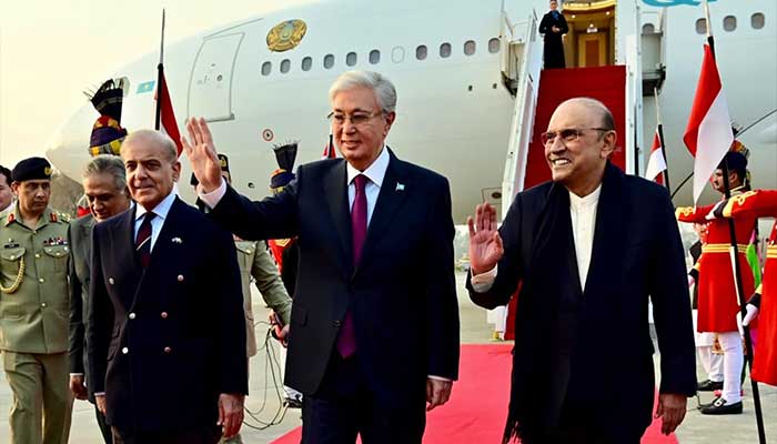 President Asif Ali Zardari (right) and Prime Minister Muhammad Shehbaz Sharif (left) receive Kazakhstan President Kassym-Jomart Tokayev upon his arrival at Nur Khan Airbase on February 3, 2026. — PID