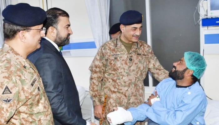 Chief of Army Staff and Chief of Defence Forces Field Marshal Asim Munir visits injured security personnel at CMH Quetta, Balochistan, February 4, 2026. — ISPR