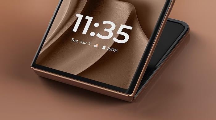 After foldable iPhone, iPhone Flip could be new hot thing in smartphone market