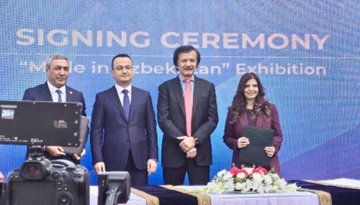 Uzbek and Pakistani officials pictured during MoU signing ceremony for cooperation in textile sector. — Geo News