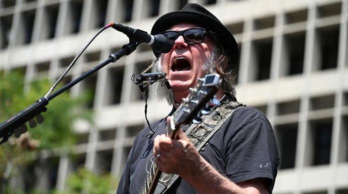 Neil Young apologises to fans after heartbreaking decision