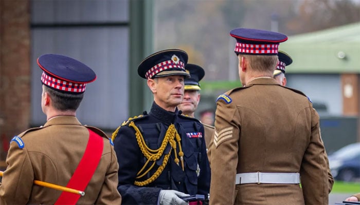 Duke of Edinburgh honours Scots Guards for their service in Kosovo