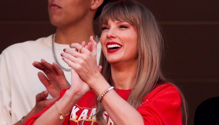 Taylor Swifts appearance at Super Bowl LX under debate after Travis Kelce surprised audience