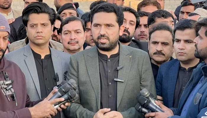 Khyber Pakhtunkhwa Chief Minister Sohail Afridi talking to media representatives outside Adiala jail, Rawalpindi, December 11, 2025. — NNI