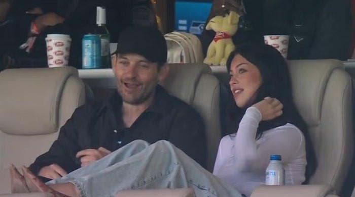 Fans react to Tobey Maguire's 20-year-old Super Bowl date