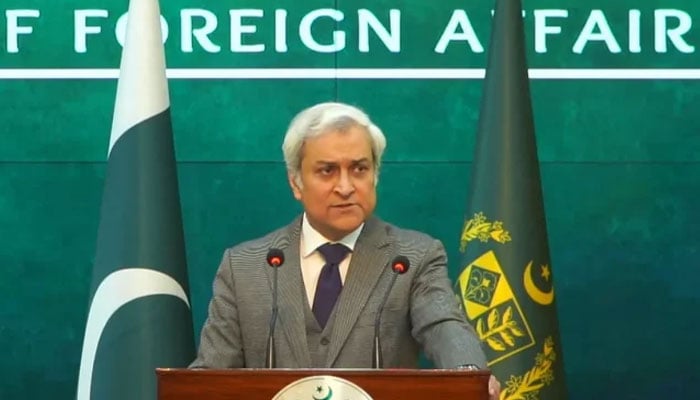 Foreign Office spokesperson Tahir Andrabi addresses a weekly press briefing in Islamabad. — APP/File