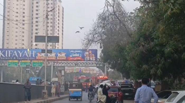 Karachi firefighters contain blaze at Baloch Colony residential building