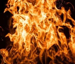 Blaze erupts at residential high-rise in Karachi