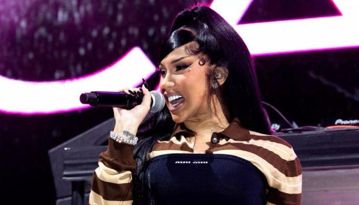 Cardi Bs Super Bowl moment helps crash fan site for tour tickets