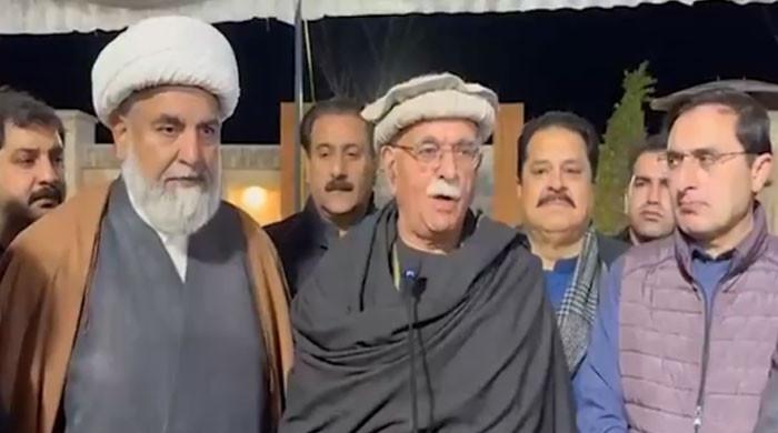 Achakzai announces sit-in outside parliament over Imran's health from today