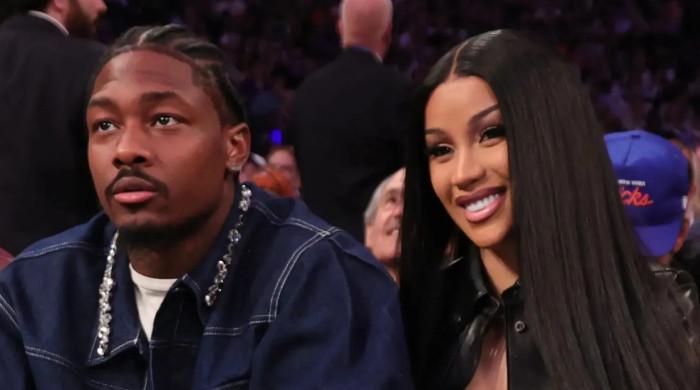 Stefon Diggs reacts to Cardi B split with 'suspicious' move