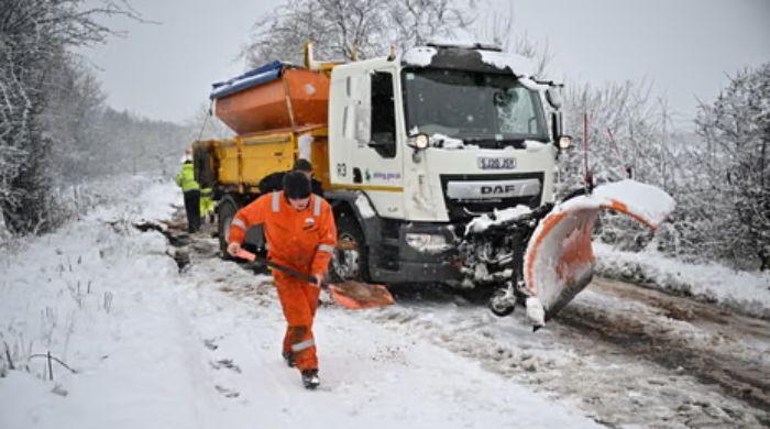 UK braces for travel disruption as Arctic air brings frost, snow