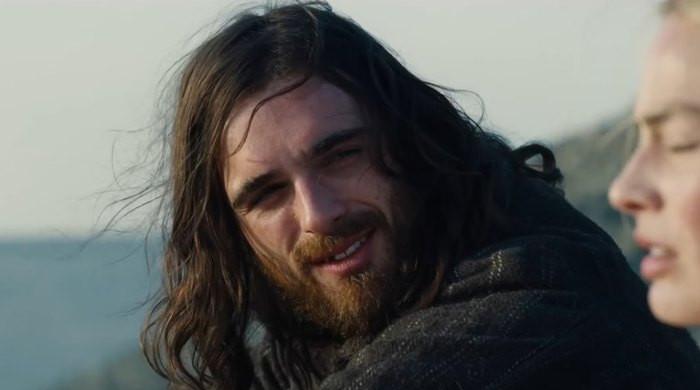 See Jacob Elordi's golden tooth while promoting ‘Wuthering Heights'