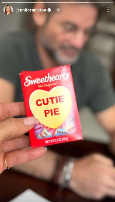 Jennifer Aniston, Jim Curtis mark first Valentines Day with sweet posts